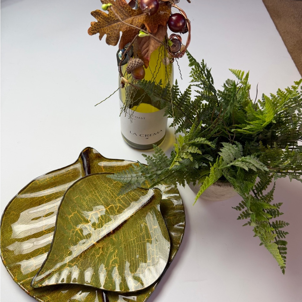 Leaf-Shaped Green Serveware Set of Two
Large 12” Small 8” Beautiful